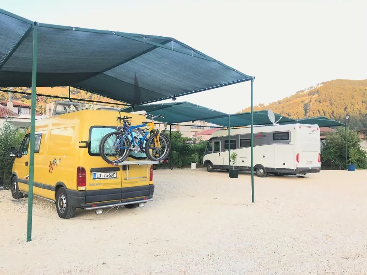 Kemp Hotel River Side Camping Berat