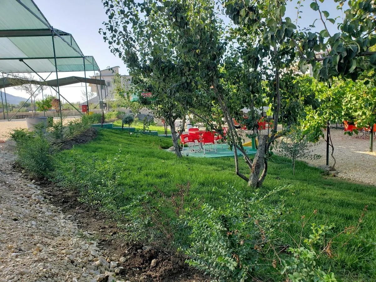 Hotel River Side Camping Berat 0*,